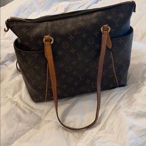 Louie Vuitton carry all